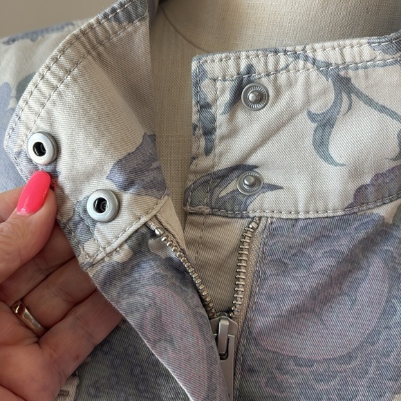 Chico's Floral feminine utility twill Jacket denim style light khaki purple Lrg - Picture 5 of 17